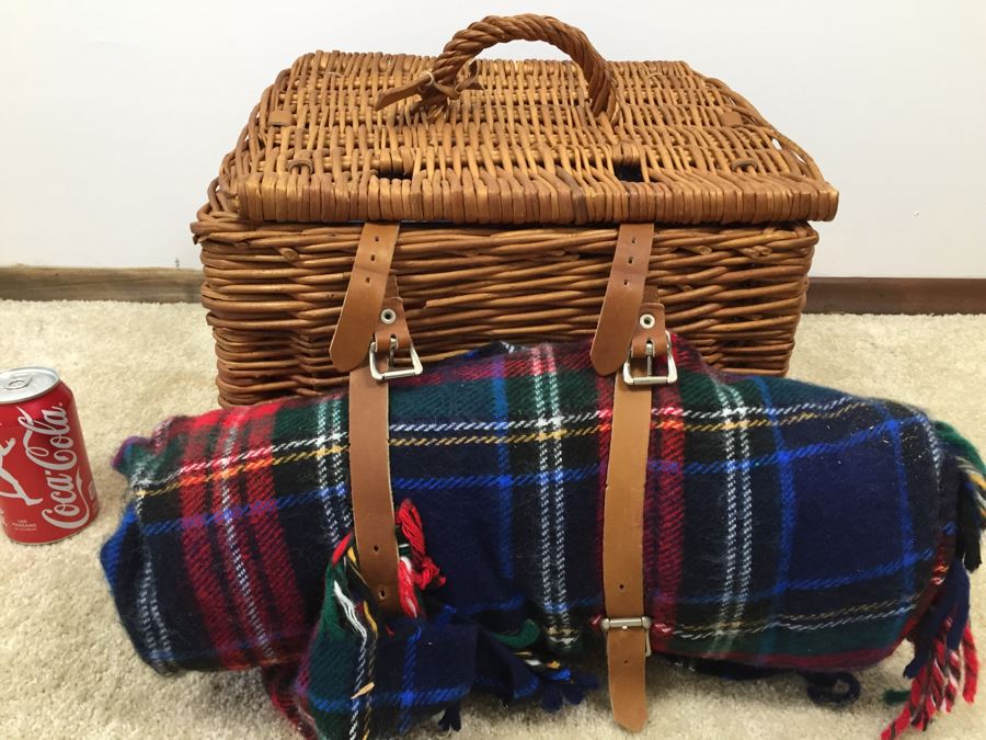 Thomas B. Swain & Son Wicker Picnic Basket Set [Photo 1]