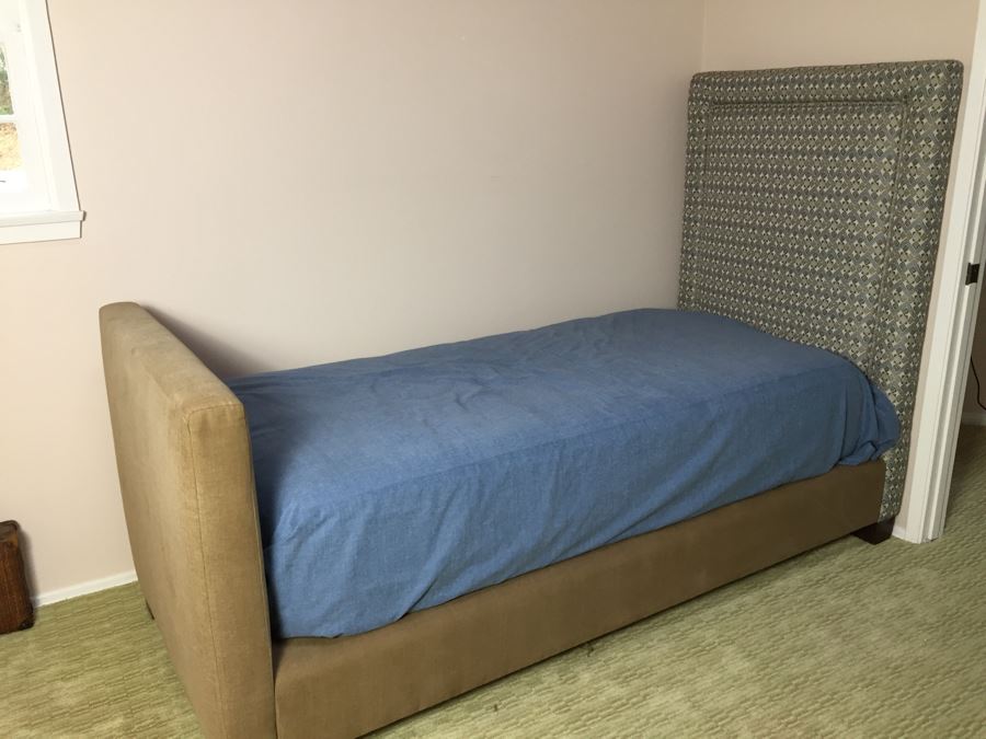 Pair Of Fabulous Twin Beds With Like New Simmons Mattresses Heavenly