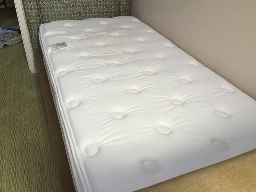 Pair Of Fabulous Twin Beds With Like New Simmons Mattresses Heavenly Bed At Home By Westin Hotels & Resorts [Photo 18]
