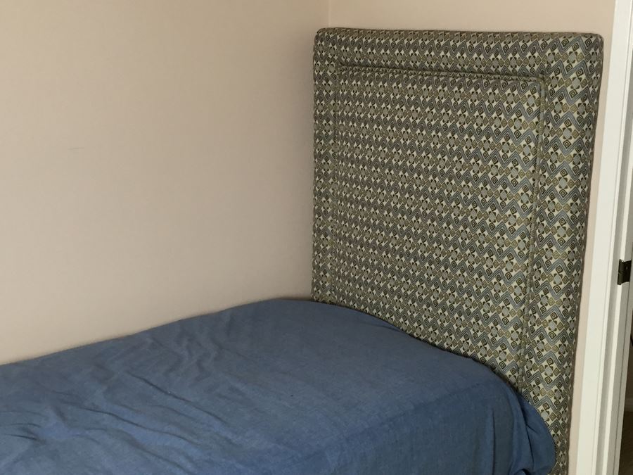 Pair Of Fabulous Twin Beds With Like New Simmons Mattresses Heavenly Bed At Home By Westin Hotels & Resorts [Photo 10]