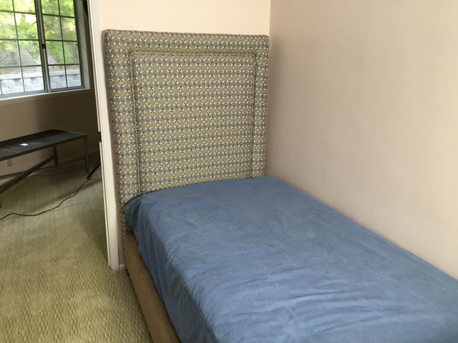 Pair Of Fabulous Twin Beds With Like New Simmons Mattresses Heavenly Bed At Home By Westin Hotels & Resorts [Photo 6]