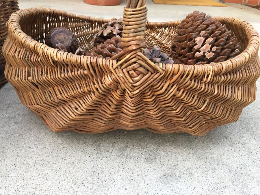Pair Of Woven Baskets Plus Pine Cone Candles [Photo 3]