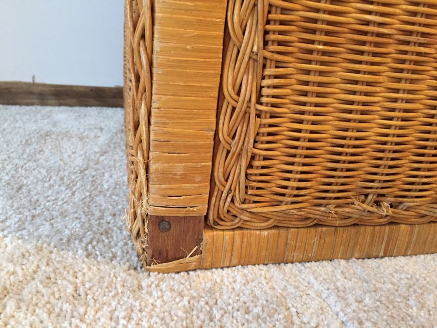 2-Drawer Wicker Cabinet Side Table [Photo 4]