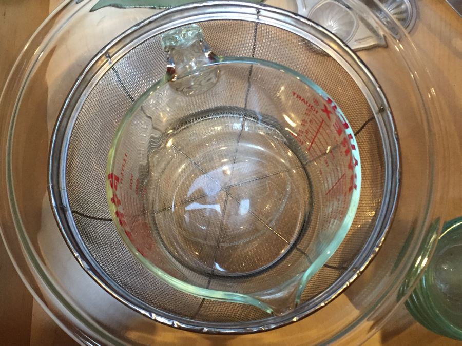 Kitchen Lot With Mixing Bowls, Cookie Cutters, Rolling Pin And Kitchenaid Mixer [Photo 4]