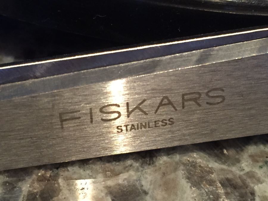 Office Supply Holder Carousel With (2) FISKARS Stainless Steel Scissors [Photo 3]