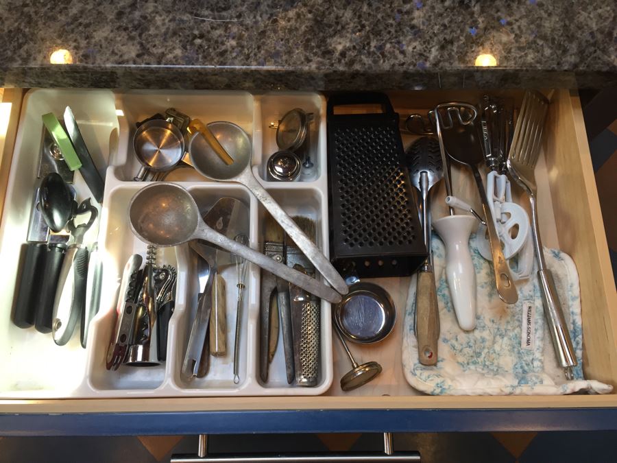 Utensil Lot [Photo 1]