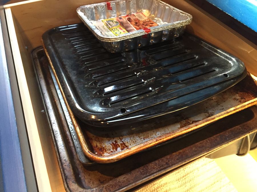 Oven Pan Lot [Photo 2]