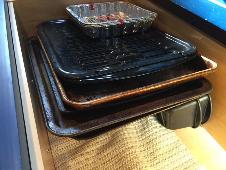 Oven Pan Lot [Photo 1]