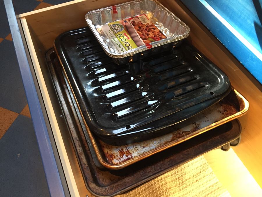 Oven Pan Lot [Photo 5]