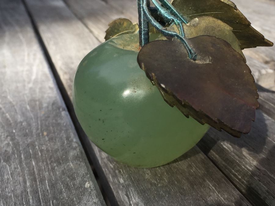 Vintage Carved Jade Apple Fruit [Photo 10]