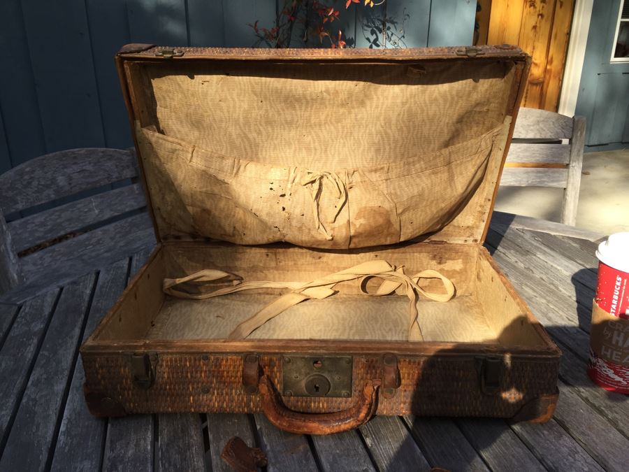 Old Woven Wicker Suitcase - Great Decorator Piece [Photo 3]