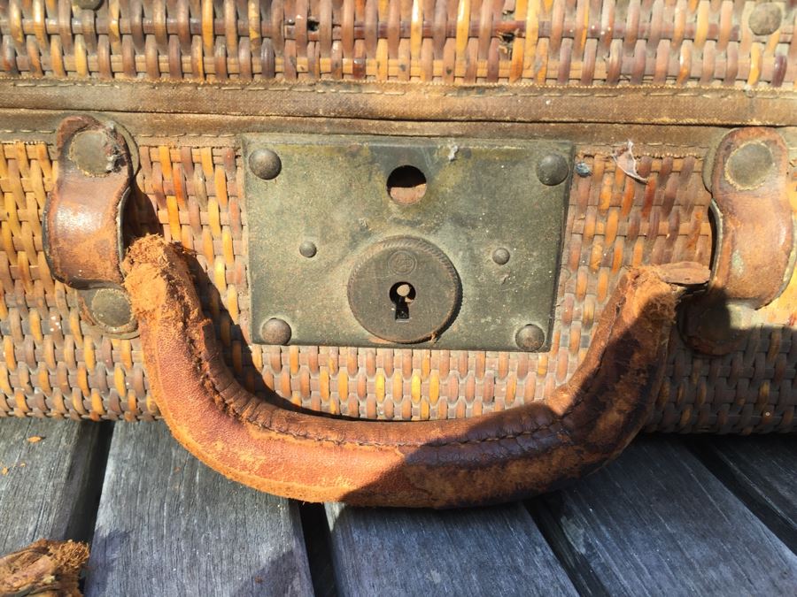 Old Woven Wicker Suitcase - Great Decorator Piece [Photo 5]