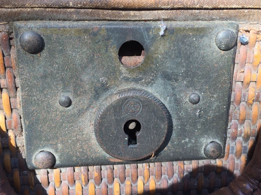 Old Woven Wicker Suitcase - Great Decorator Piece [Photo 7]