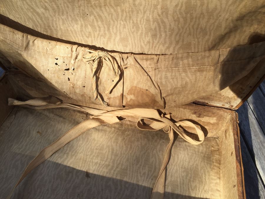 Old Woven Wicker Suitcase - Great Decorator Piece [Photo 13]