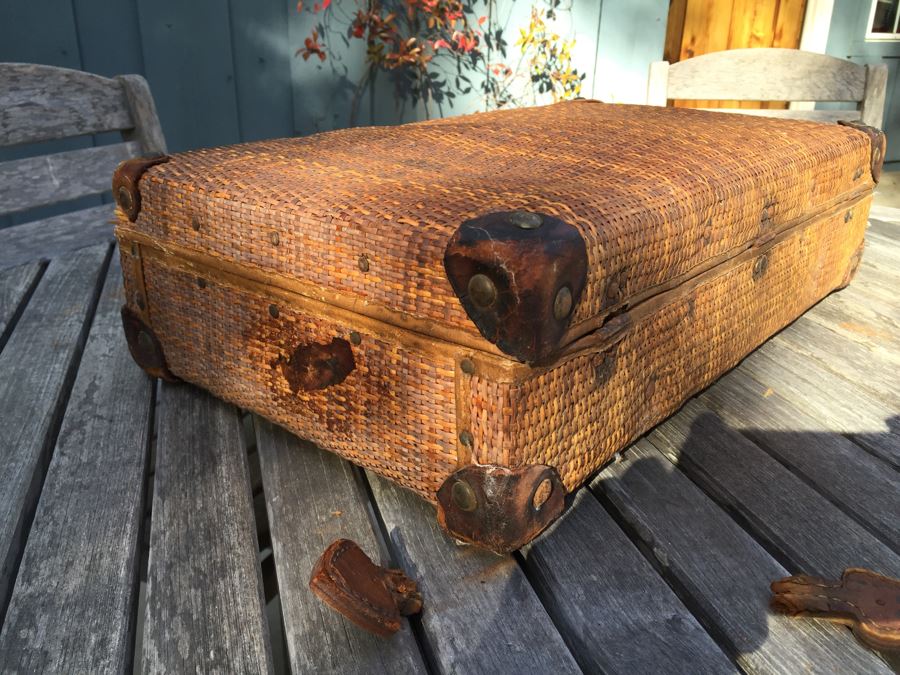 Old Woven Wicker Suitcase - Great Decorator Piece [Photo 2]