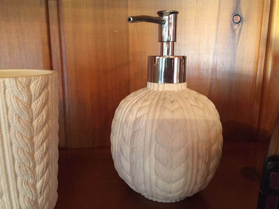 Home Decor Lot [Photo 12]