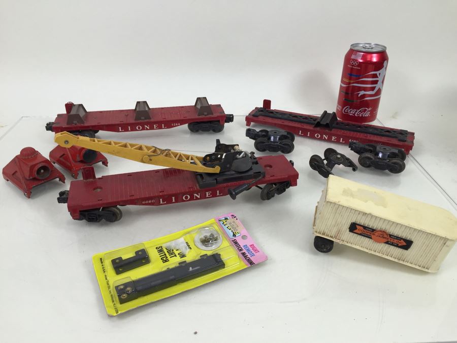 Lionel Train Lot Includes Lionel 6660 And 6264 Trailer Flatcar + (2) No. 260 Bumpers With Cooper-Jarret O Gauge And Parts [Photo 1]