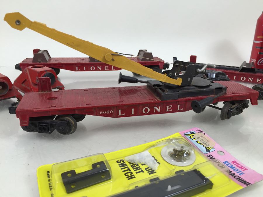 Lionel Train Lot Includes Lionel 6660 And 6264 Trailer Flatcar + (2) No. 260 Bumpers With Cooper-Jarret O Gauge And Parts [Photo 2]