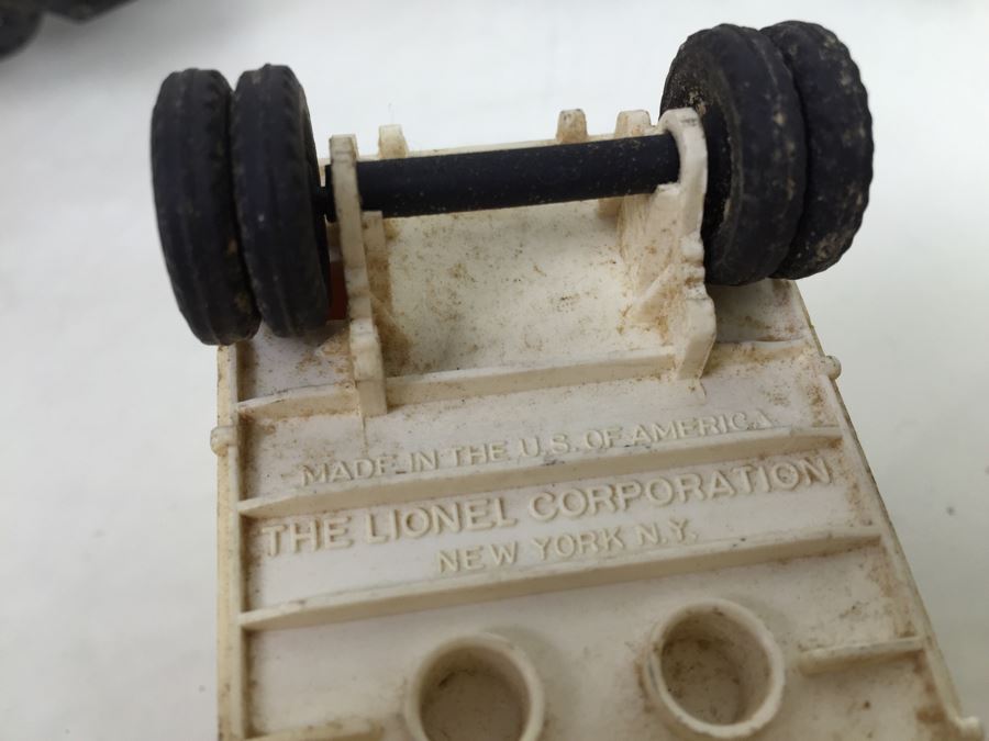 Lionel Train Lot Includes Lionel 6660 And 6264 Trailer Flatcar + (2) No. 260 Bumpers With Cooper-Jarret O Gauge And Parts [Photo 8]