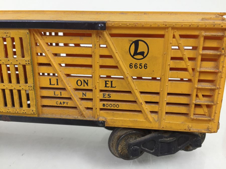 Lionel Train 3461 Operating Log Unloading Car + Lionel 6656 Livestock Stock Cattle Car [Photo 4]