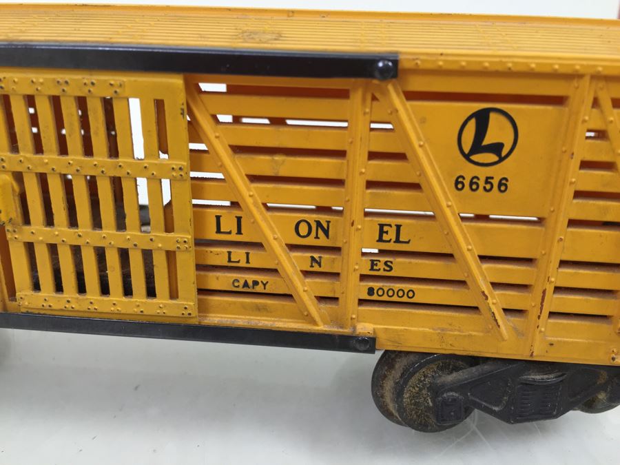 Lionel Train 3461 Operating Log Unloading Car + Lionel 6656 Livestock Stock Cattle Car [Photo 10]