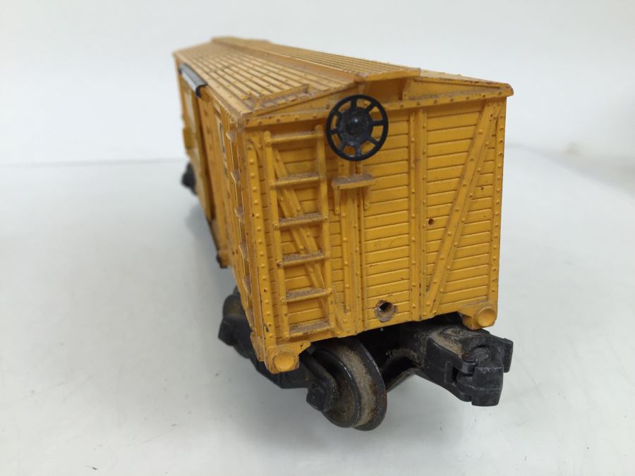 Lionel Train 3461 Operating Log Unloading Car + Lionel 6656 Livestock Stock Cattle Car [Photo 11]