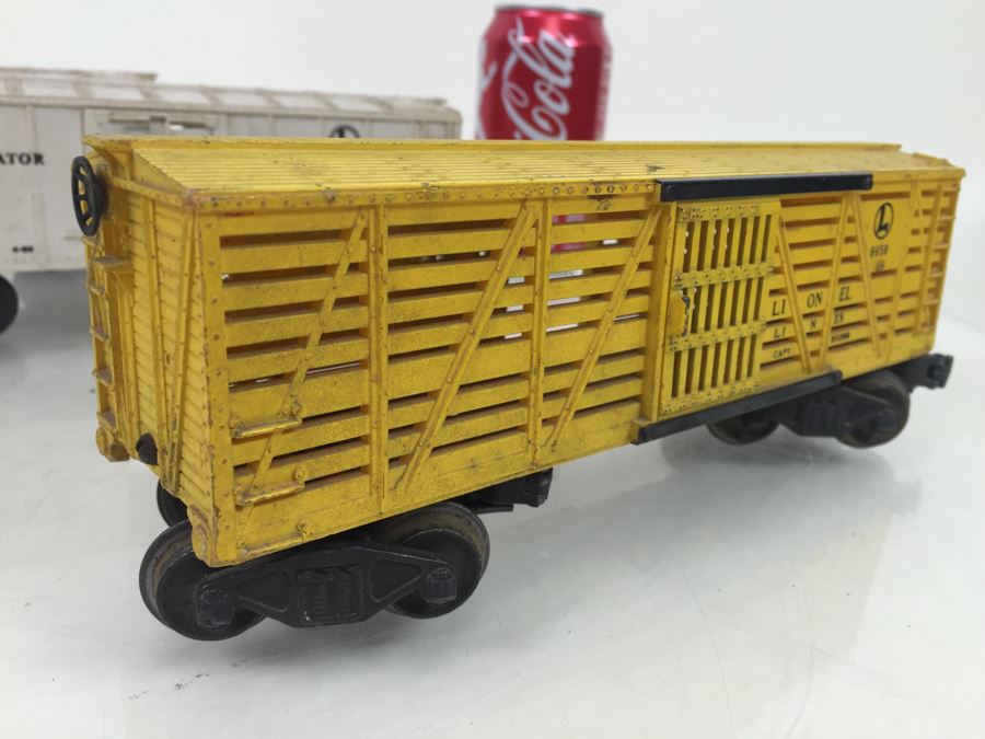 Vintage Pair Of Lionel 6472 Refrigerator Car Box Trains + Lionel 6656 Livestock Stock Cattle Car [Photo 8]