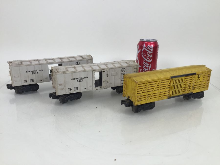 Vintage Pair Of Lionel 6472 Refrigerator Car Box Trains + Lionel 6656 Livestock Stock Cattle Car [Photo 1]