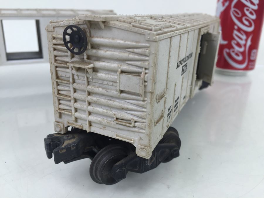 Vintage Pair Of Lionel 6472 Refrigerator Car Box Trains + Lionel 6656 Livestock Stock Cattle Car [Photo 11]