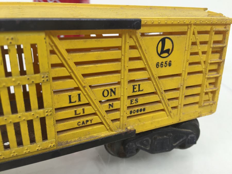 Vintage Pair Of Lionel 6472 Refrigerator Car Box Trains + Lionel 6656 Livestock Stock Cattle Car [Photo 4]