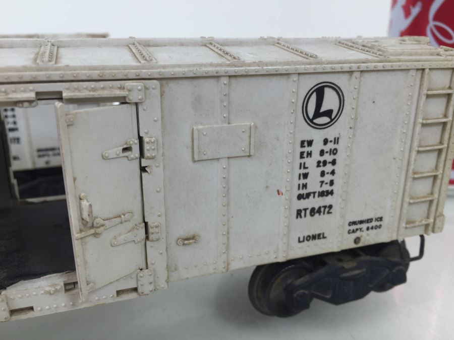 Vintage Pair Of Lionel 6472 Refrigerator Car Box Trains + Lionel 6656 Livestock Stock Cattle Car [Photo 10]