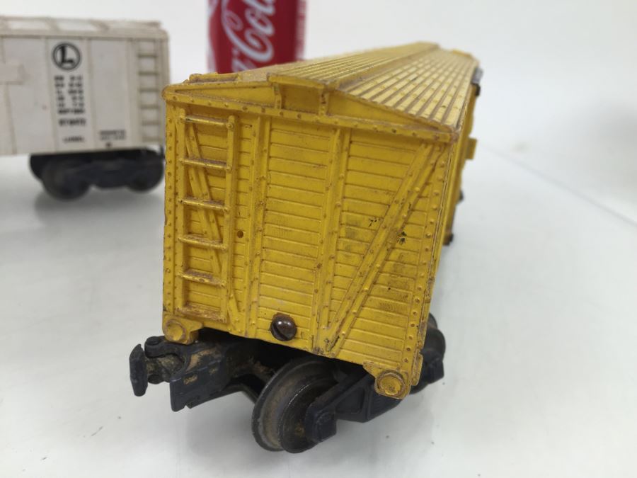 Vintage Pair Of Lionel 6472 Refrigerator Car Box Trains + Lionel 6656 Livestock Stock Cattle Car [Photo 6]
