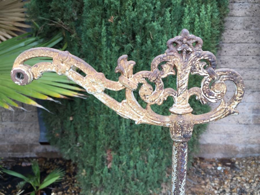 Vintage Metal Stand [Photo 2]