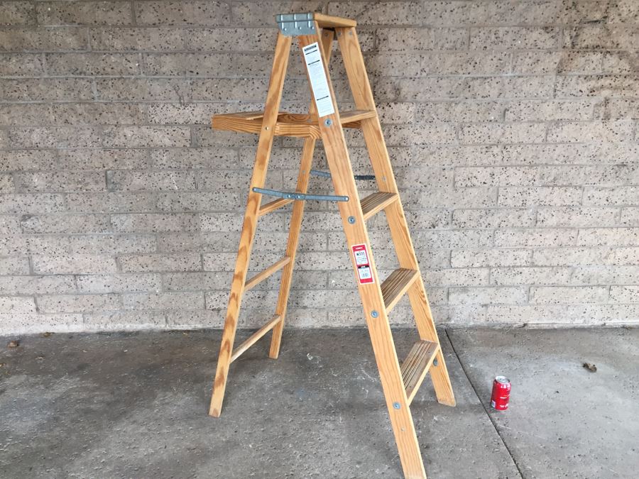 Werner Wooden Ladder 5 Foot Model W335 [Photo 1]