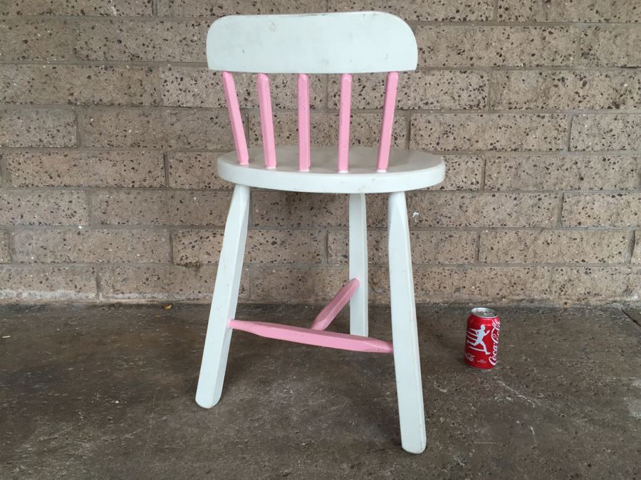 Mid-Century White And Pink Child's Wooden Chair [Photo 3]