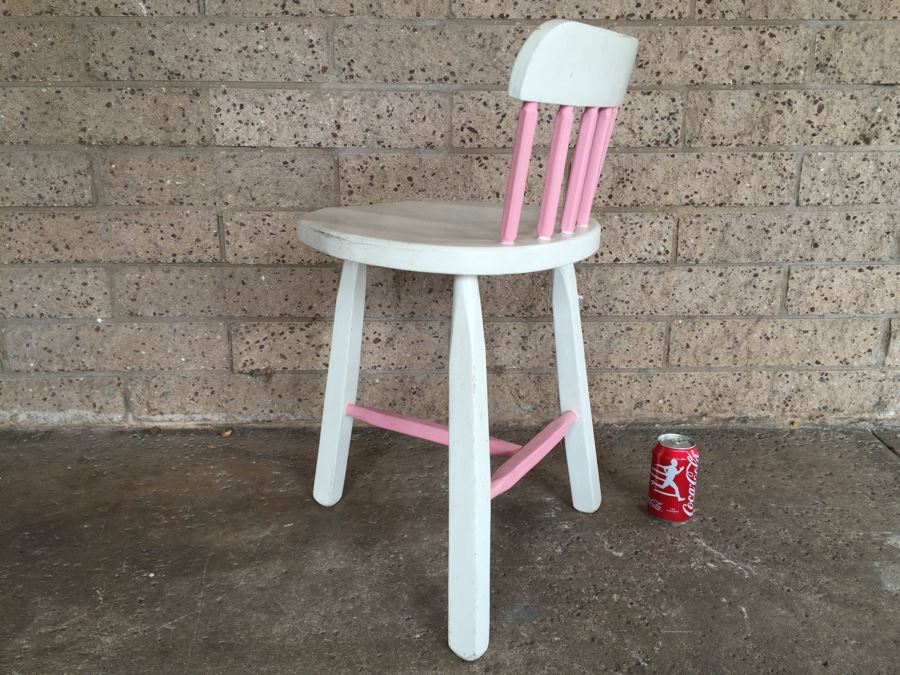 Mid-Century White And Pink Child's Wooden Chair [Photo 6]
