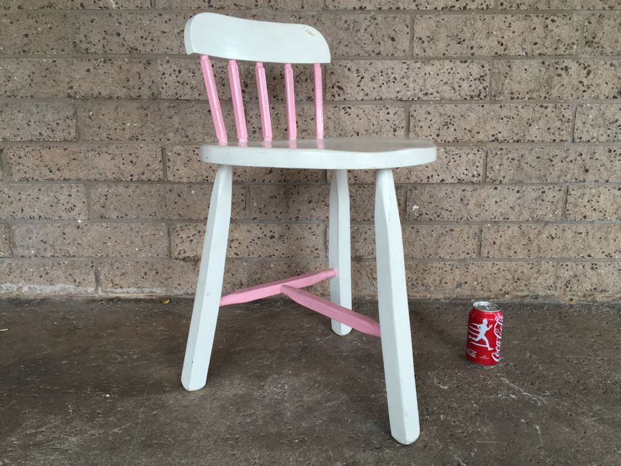 Mid-Century White And Pink Child's Wooden Chair [Photo 2]