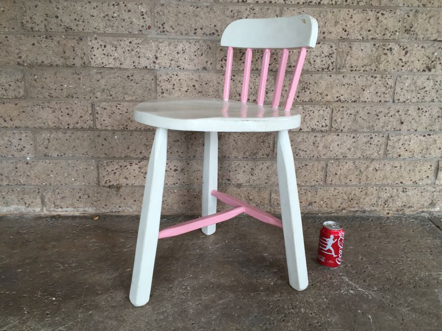 Mid-Century White And Pink Child's Wooden Chair [Photo 7]