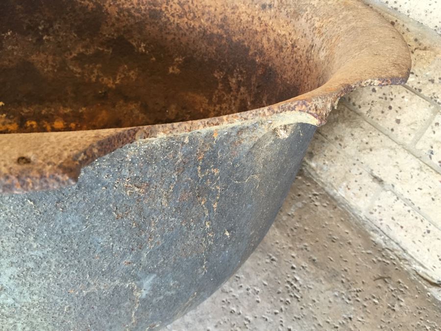 Very Large Vintage Cast Iron Pot Cauldron Said To Have Been Used By Missions To Make Soap Off Of Dana Point CA [Photo 12]