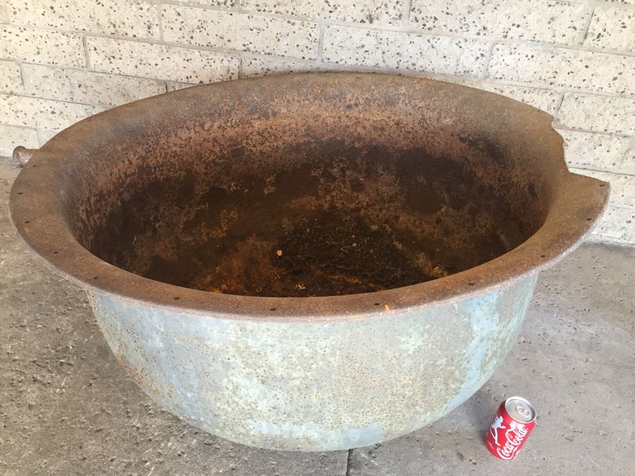 Very Large Vintage Cast Iron Pot Cauldron Said To Have Been Used By Missions To Make Soap Off Of Dana Point CA [Photo 5]