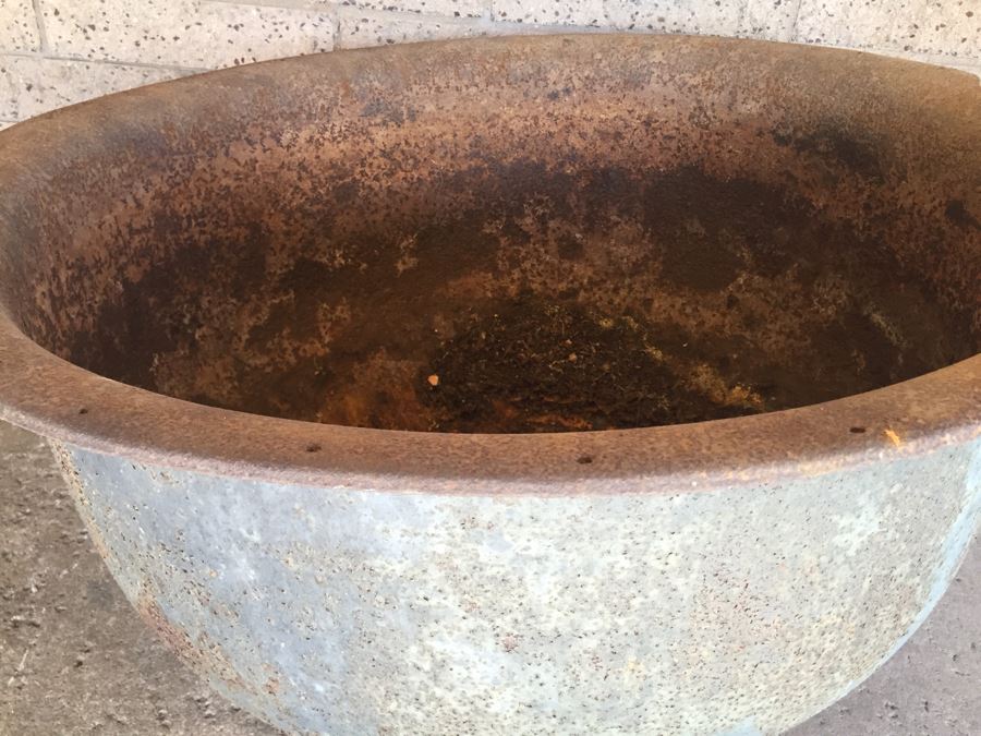 Very Large Vintage Cast Iron Pot Cauldron Said To Have Been Used By Missions To Make Soap Off Of Dana Point CA [Photo 8]