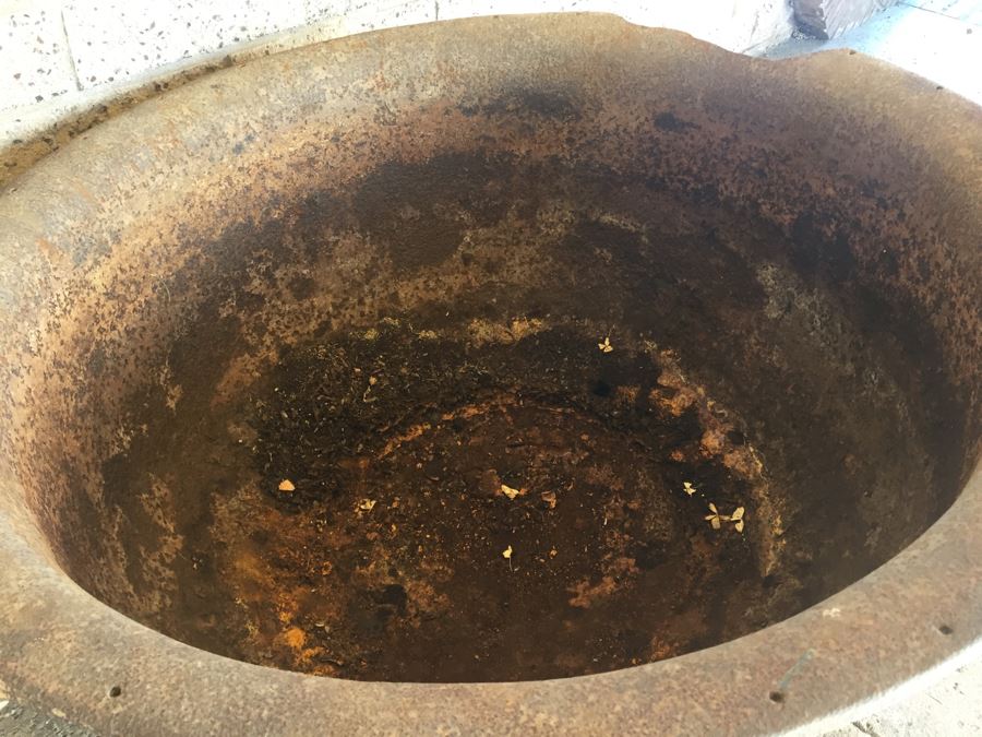 Very Large Vintage Cast Iron Pot Cauldron Said To Have Been Used By Missions To Make Soap Off Of Dana Point CA [Photo 10]