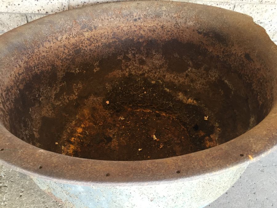 Very Large Vintage Cast Iron Pot Cauldron Said To Have Been Used By Missions To Make Soap Off Of Dana Point CA [Photo 6]