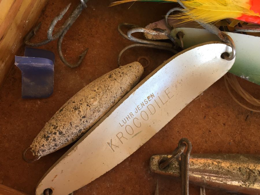 Huge Fishing Lot With Salt Walter And Fresh Water Lures, Reels, Tackle Box, Pole, Net And Accessories [Photo 31]