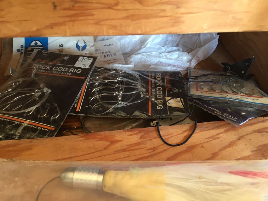 Huge Fishing Lot With Salt Walter And Fresh Water Lures, Reels, Tackle Box, Pole, Net And Accessories [Photo 41]