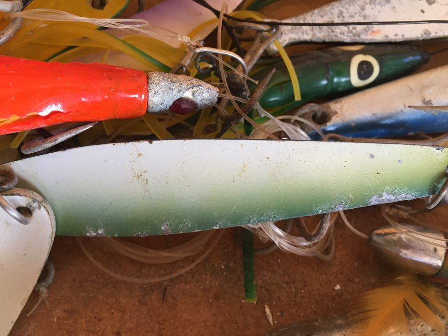 Huge Fishing Lot With Salt Walter And Fresh Water Lures, Reels, Tackle Box, Pole, Net And Accessories [Photo 33]