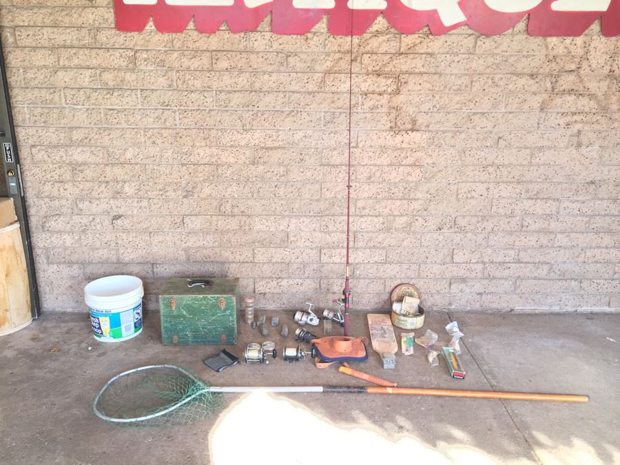 Huge Fishing Lot With Salt Walter And Fresh Water Lures, Reels, Tackle Box, Pole, Net And Accessories [Photo 4]
