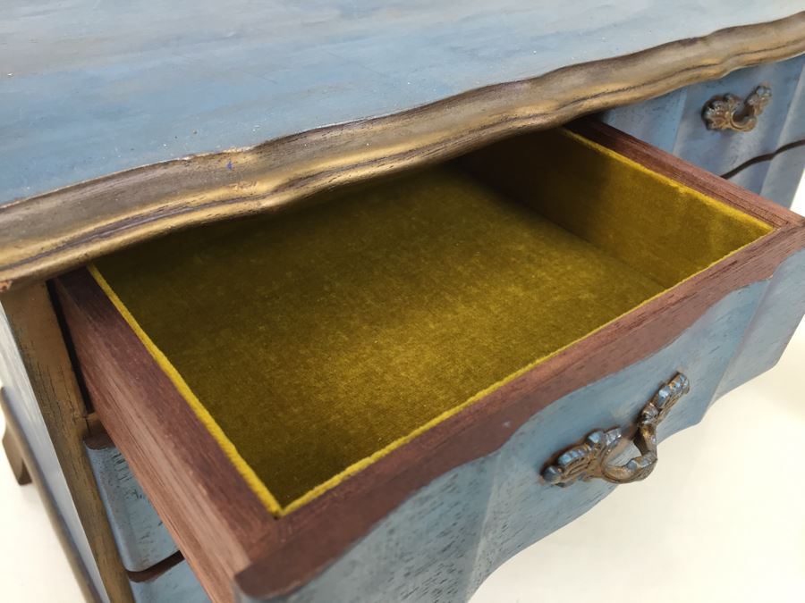 Vintage Blue And Gold Jewelry Box [Photo 3]