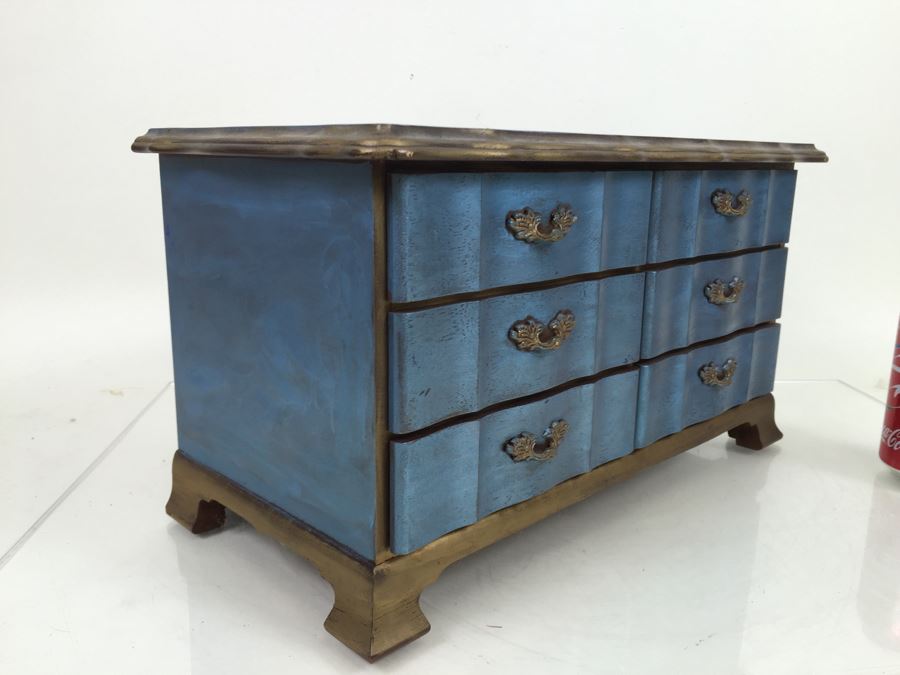 Vintage Blue And Gold Jewelry Box [Photo 5]