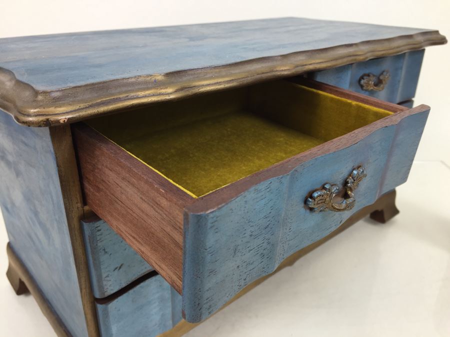 Vintage Blue And Gold Jewelry Box [Photo 6]